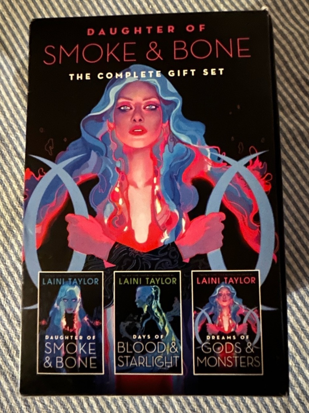 Daughter of Smoke & Bone: The Complete Gift Set 3 Book Set by Laini Taylor - Picture 4 of 10
